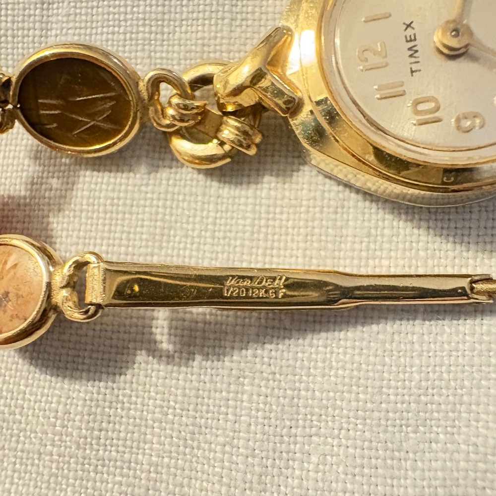 Timex 1/20 12k Gold Filled Van Dell Scarab Watch Vintage Ladies - Picture 2 of 9